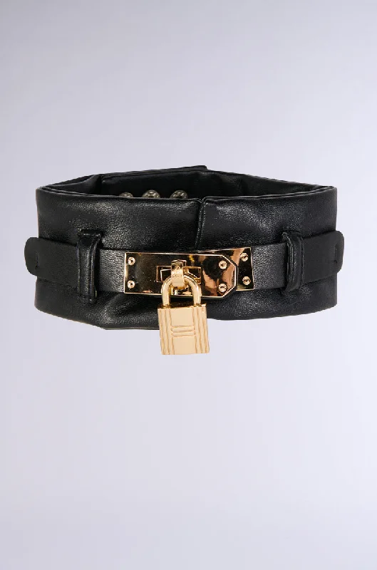 Fashionable women's bags with leather straps and contrast stitching for a modern look-BUY ME A BAG CHOKER