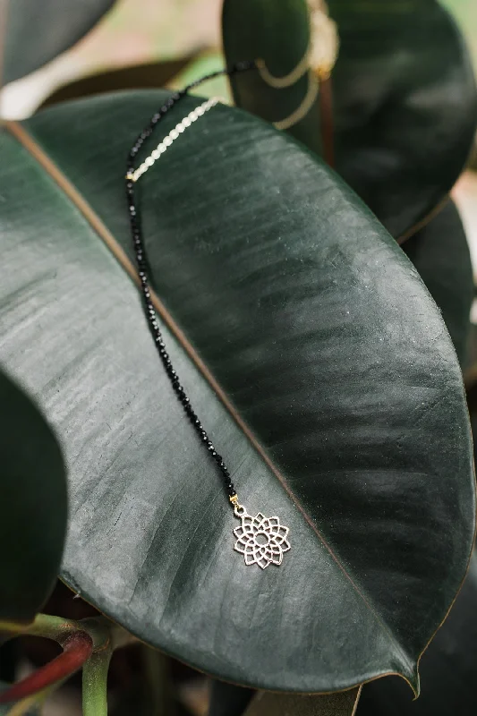 Necklaces and pendants with infinity love symbols for an eternal, romantic gesture-Black Geo Flower Necklace