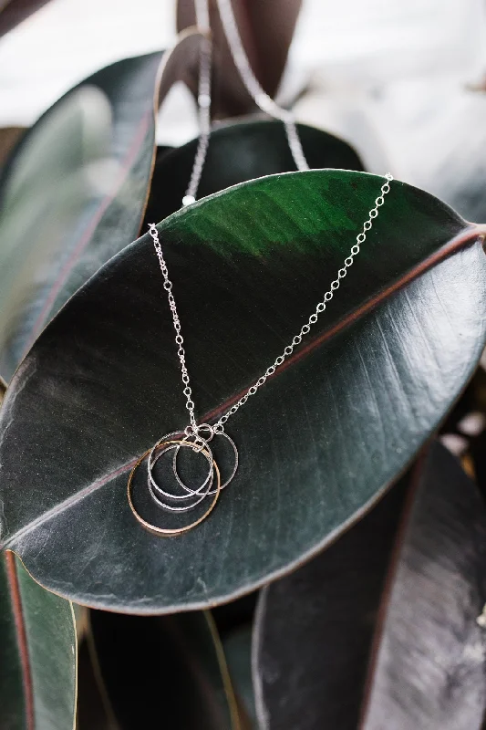 Best necklaces and pendants with art deco elements for a vintage, glamorous design-Interconnected Circle Necklace