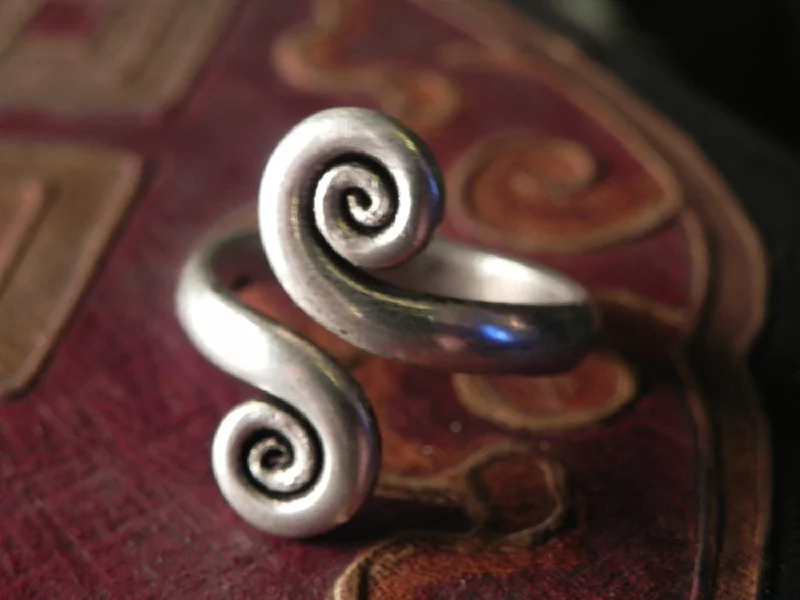 Rings with etched floral bands for detail -Shamanic Reflection Ring